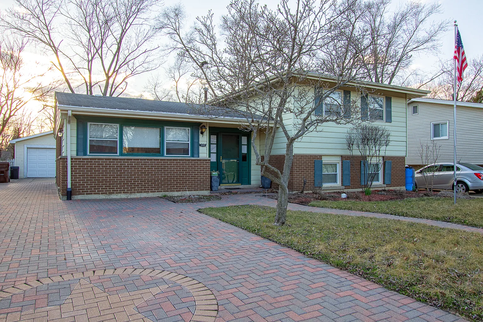 320 Jackson St photo 1