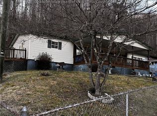 153 Everett Hager Rd, Chapmanville, WV 25508