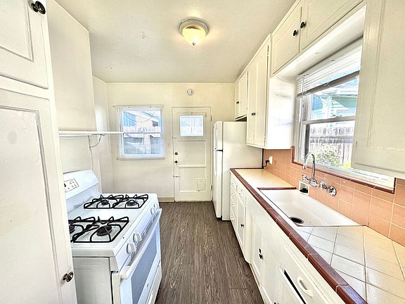 2nd image of 4826-4832 Del Mar Ave #4830