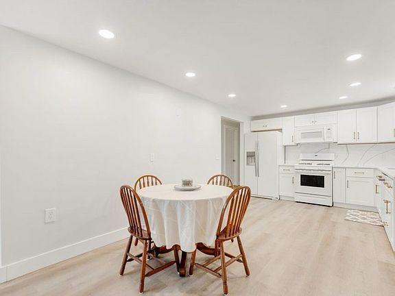 5th image of 47 Cromwell Dr Floor 1
