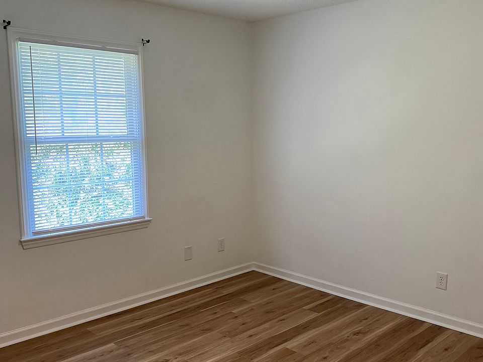 2nd image of 750 Woodbriar Trl #1