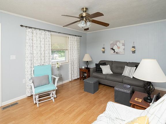 5th image of 148 Massanutten Ave