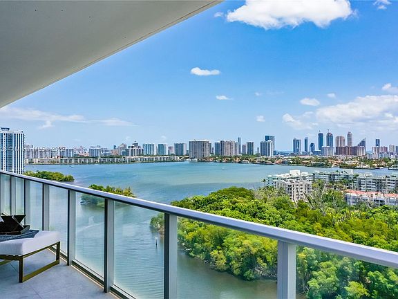 3rd image of 16385 Biscayne Blvd Unit 1621