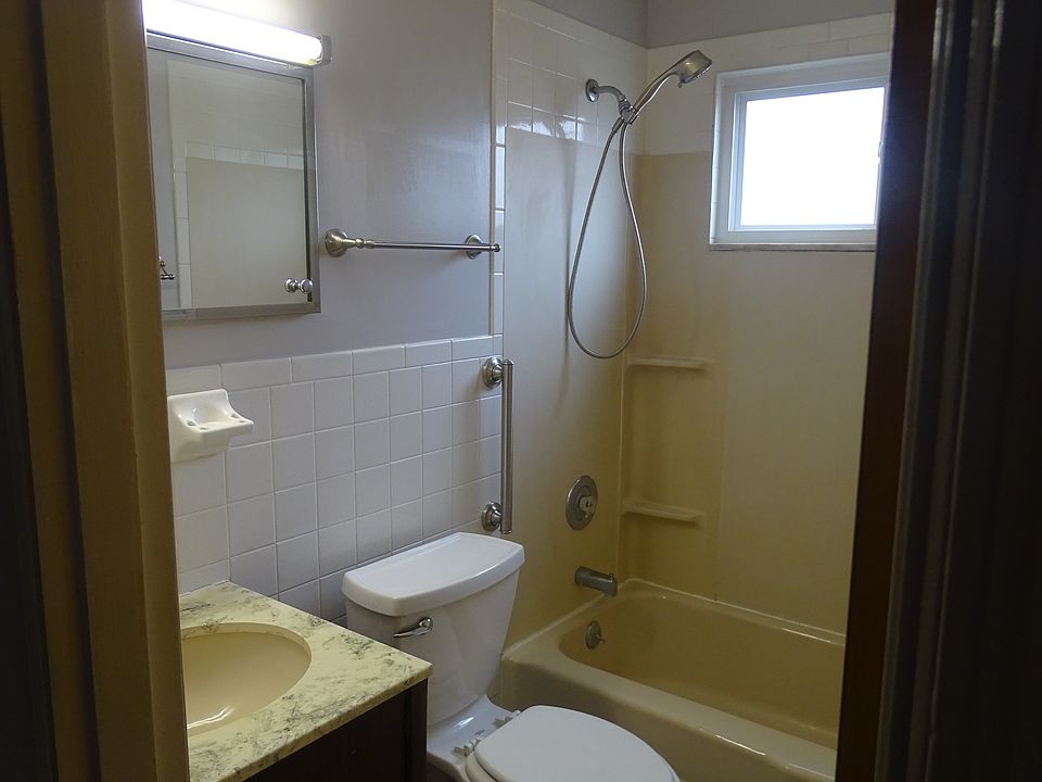 1st image of 303-303 E Coomer St #2