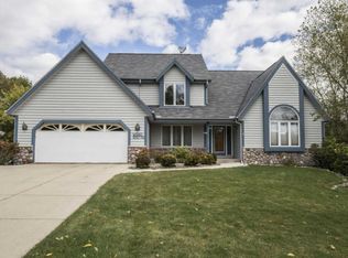 W160N5776 Cheryln Dr, Menomonee Falls, WI 53051