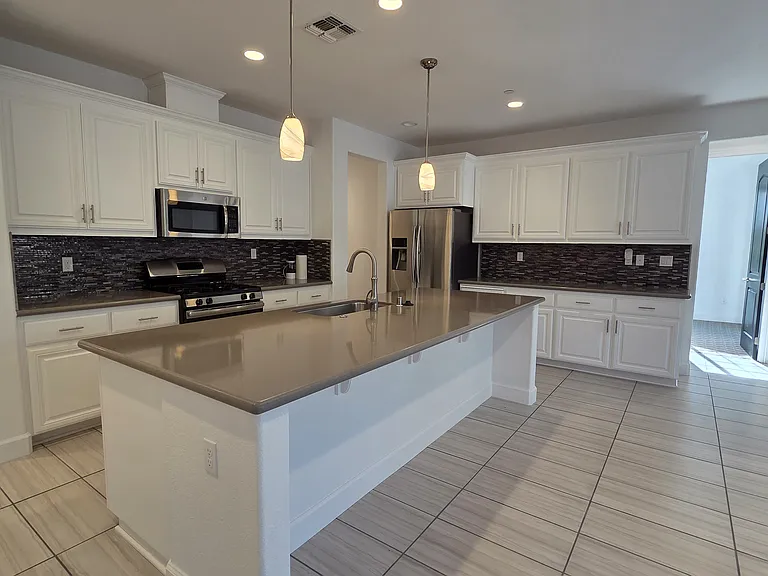 953 Kennedy Dr — Photo 17
