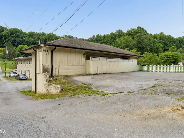 102 Osborne Private Dr, Johnson City, TN 37601