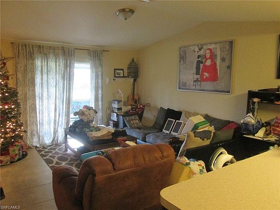 2nd image of 882 Duplex St E