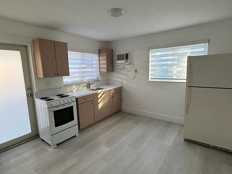 3460 SW 25th Ter #1 — Photo 7