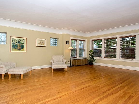 2nd image of 6538 N Maplewood Ave