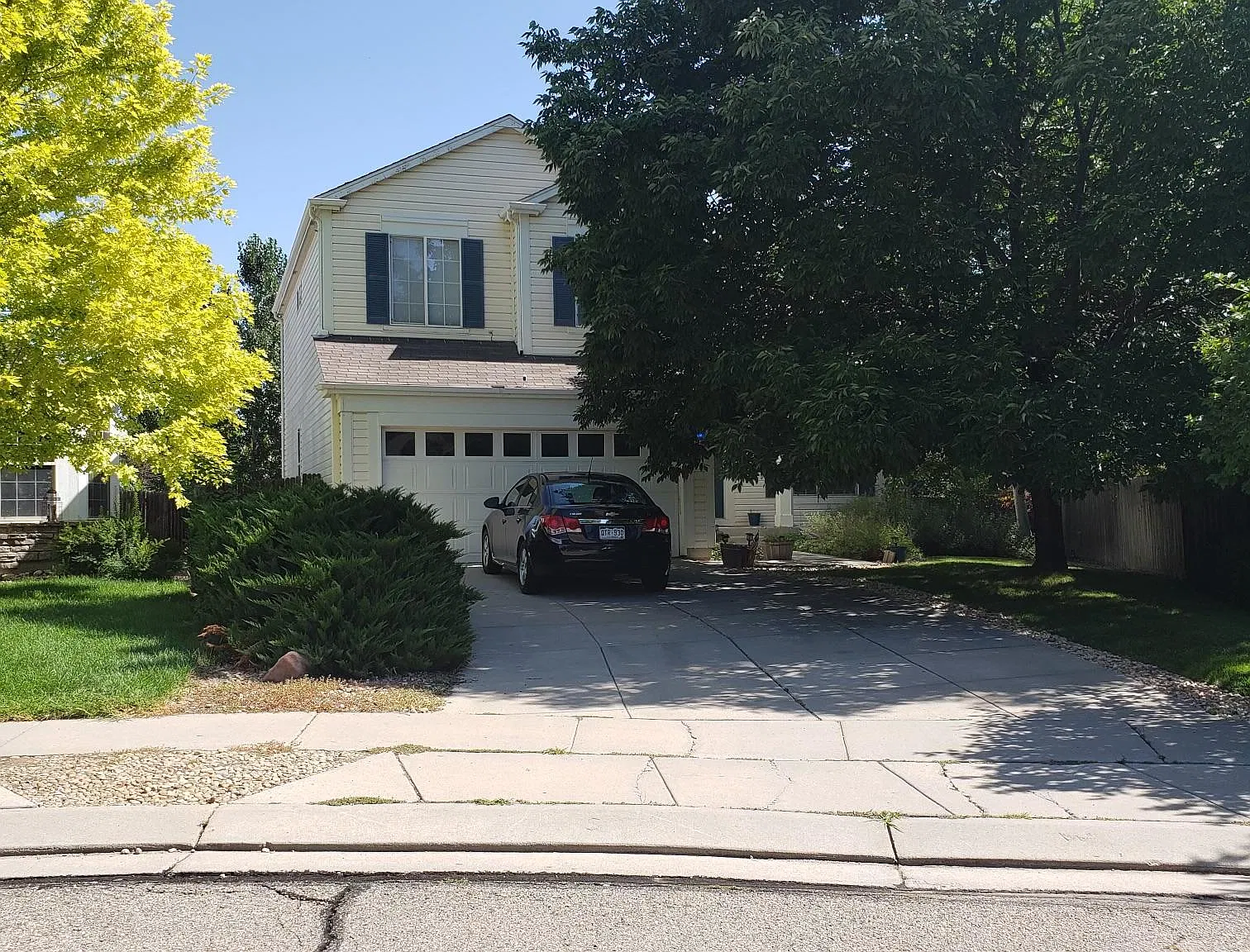 3 bed, 2.5 bath, 2400 sqft, $3,000 — Photo 1
