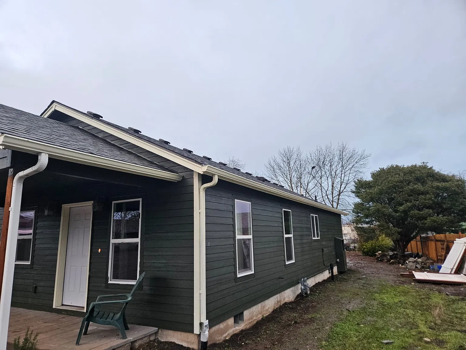 3 bed, 1100 sqft, $2,200 — Photo 2