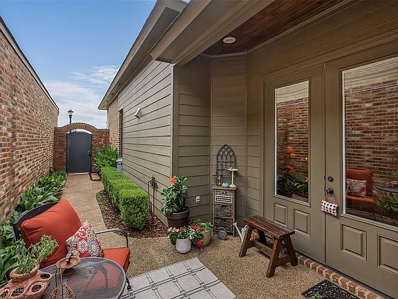 2nd image of 125 Arbor Pl