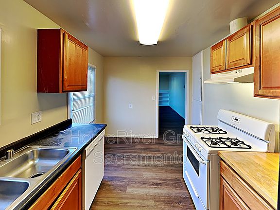 4th image of 1548 Harris Ave