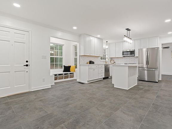 5th image of 204 Killough Dr