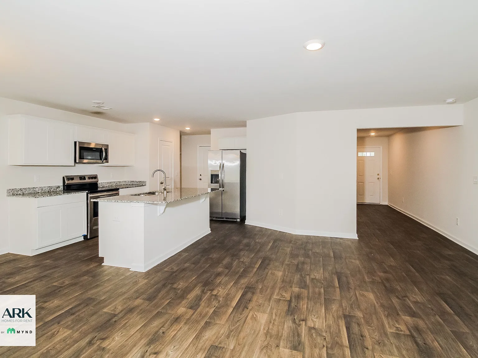 3 bed, 2.5 bath, 1883 sqft, $2,015 — Photo 3