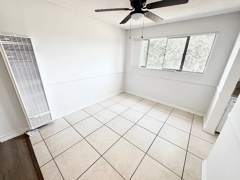 585 W Sierra Madre Blvd — Photo 23