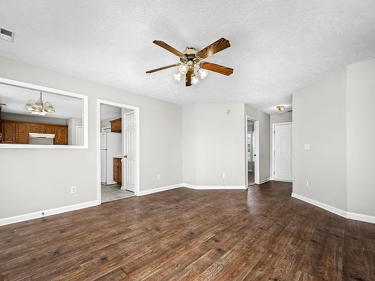 9002 Macbeth Dr — Photo 9