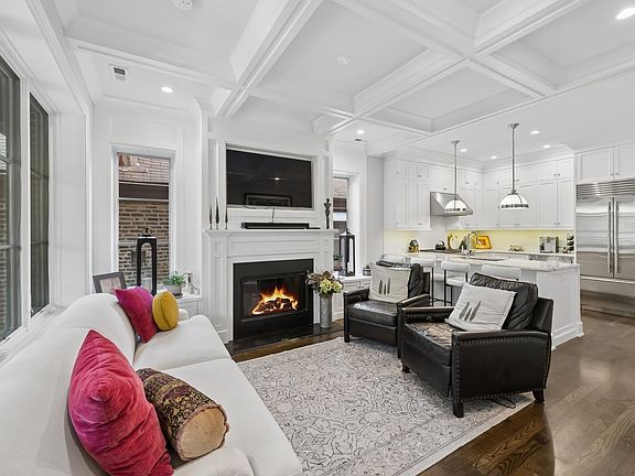 3rd image of 1909 N Bissell St #2