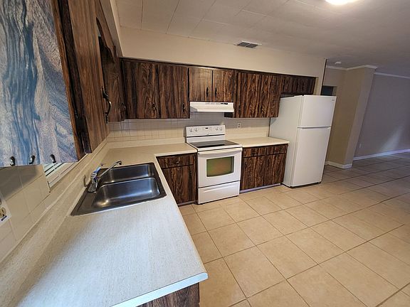 3rd image of 12052 Carmen Ave