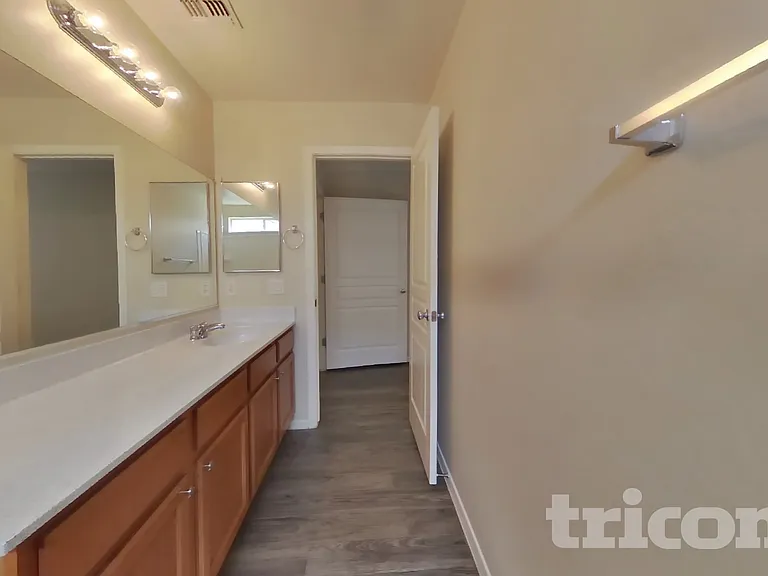 11634 W Vogel Ave — Photo 14