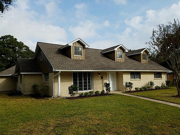 2nd image of 904 Sharie St