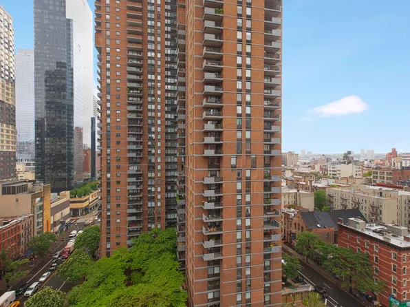 360 West 43rd Street image 12 of 26