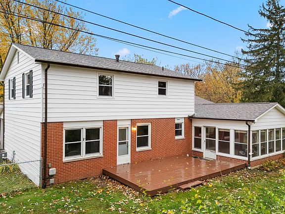 3rd image of 1087 Warren Dr