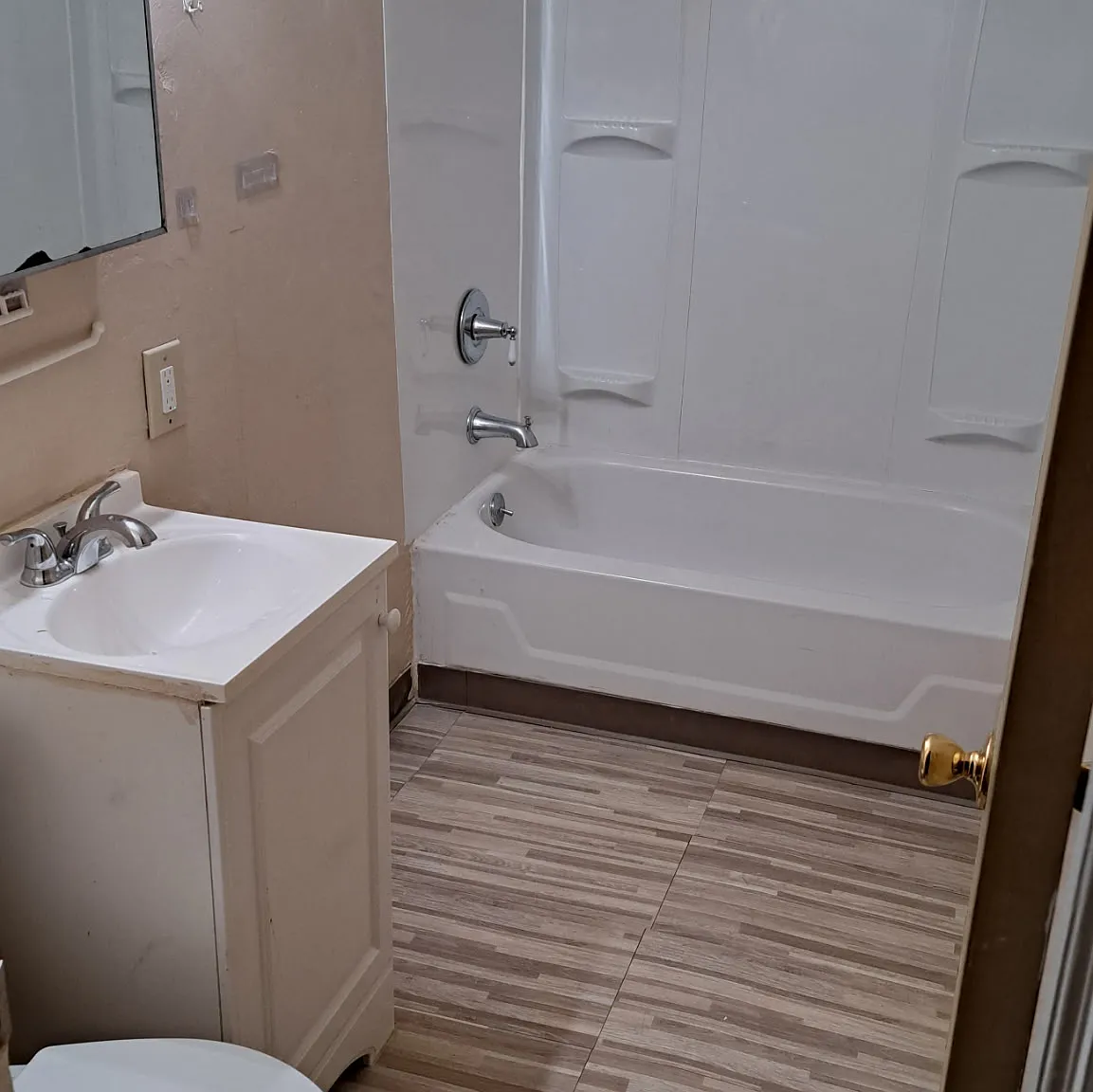 2 bed, $1,000 — Photo 4
