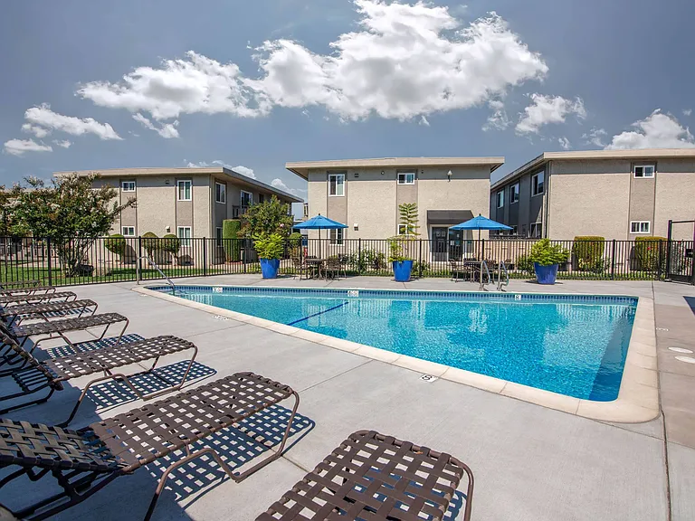 Monterey Manor Apartments — Photo 7
