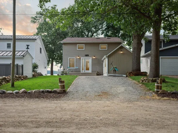 5090 Schrah Dr, Munith, MI 49259