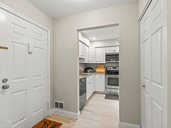 4th image of 303 Wellington PL