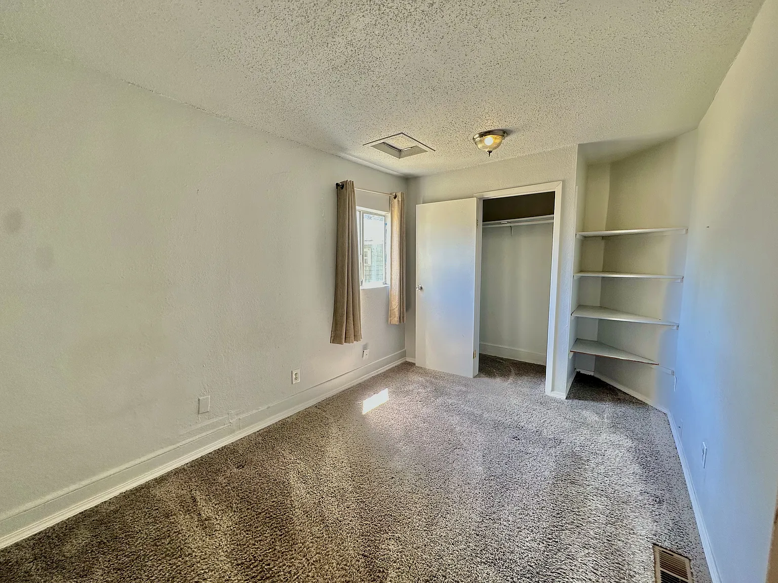 3 bed, 745 sqft, $1,670 — Photo 4