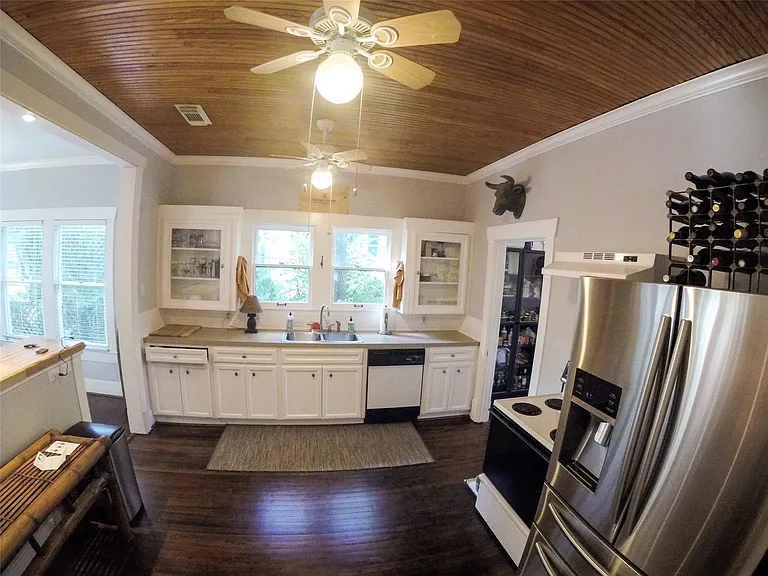 210 Tabor St — Photo 12