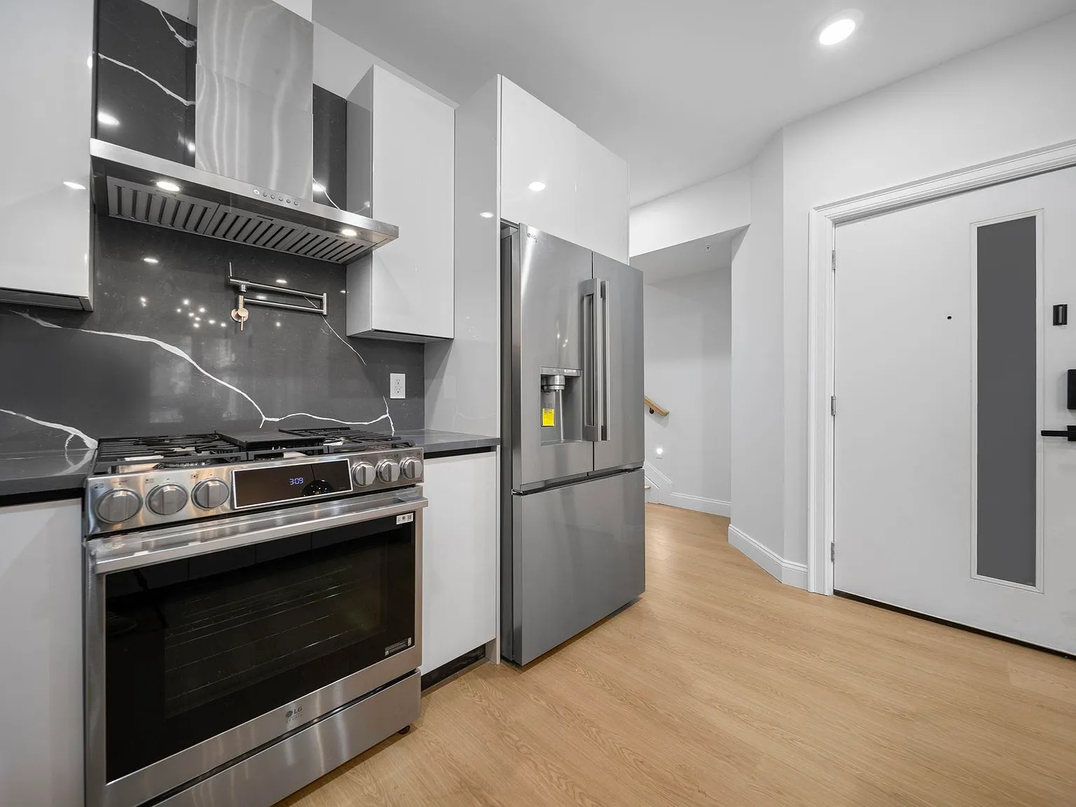 4 bed, 2.0 bath, 1568 sqft, $4,900 — Photo 4