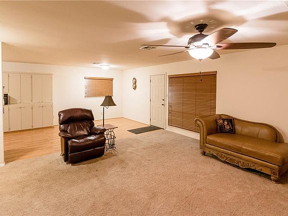 3rd image of 1010 W East Ave
