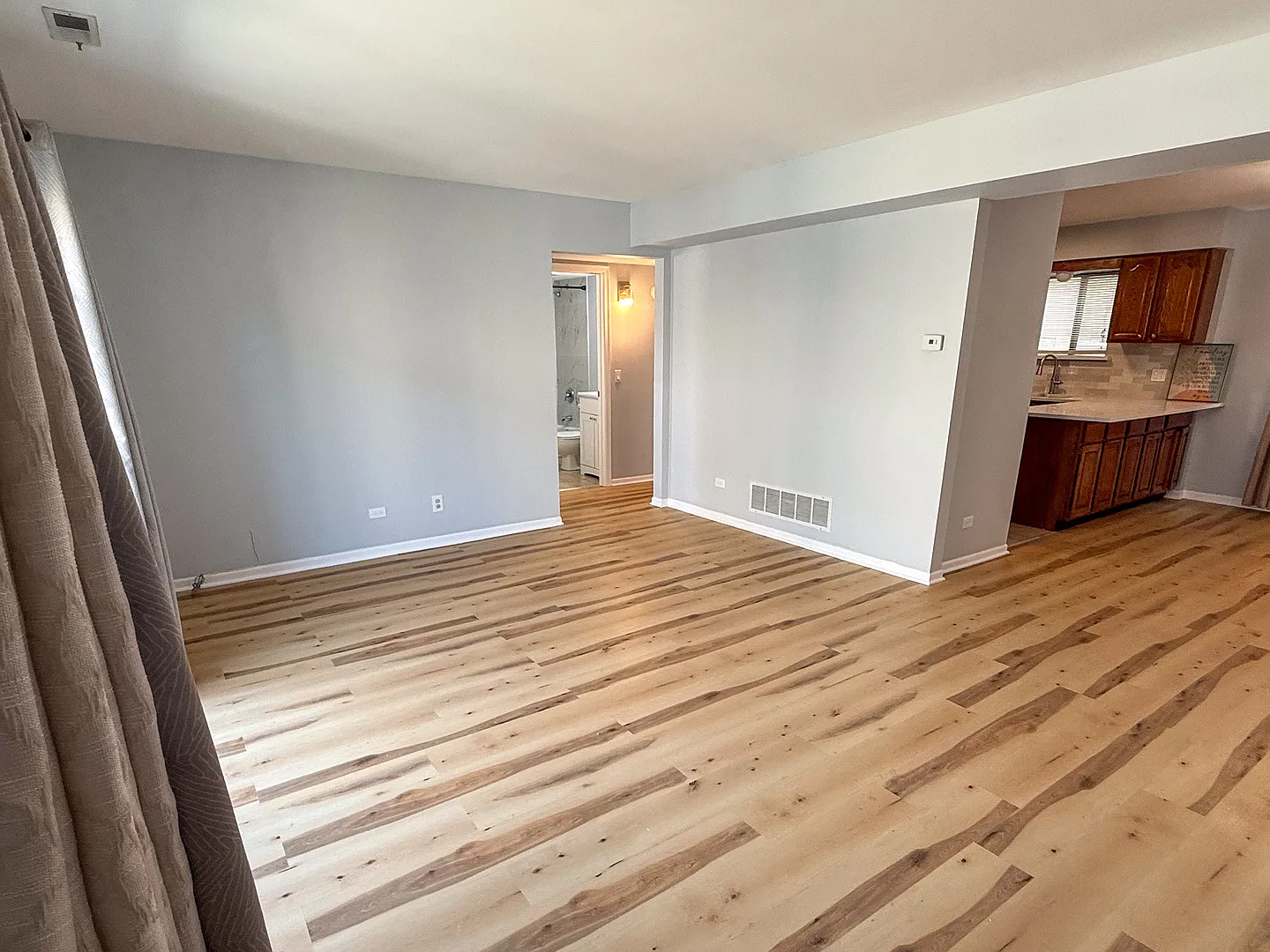 2 bed, 1000 sqft, $2,000 — Photo 2