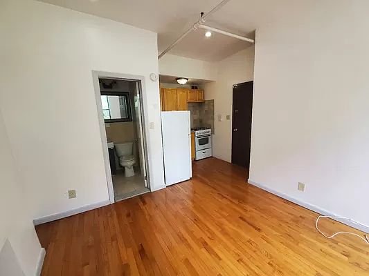 2nd image of 670A Greene Ave APT 1