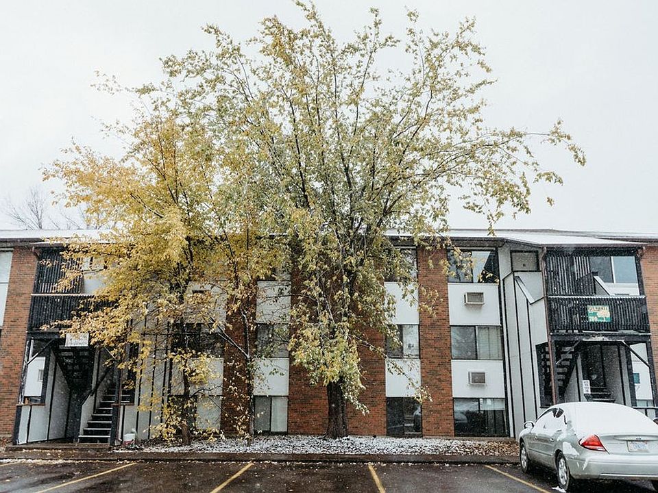 2nd image of 700 2nd Ave S #17