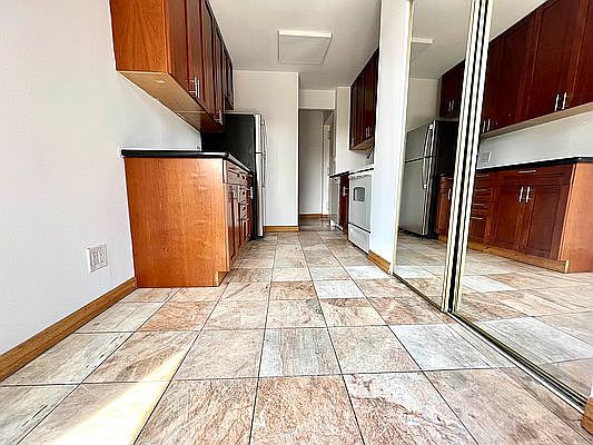 3rd image of 370 W 30th St APT 9B