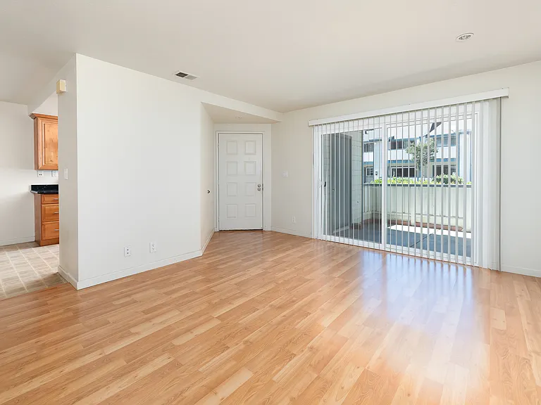 208 Sequim Cmn — Photo 1