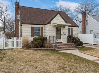 2426 Sycamore Ave, Wantagh, NY 11793