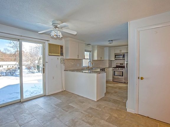 5th image of 208 Birch Rd