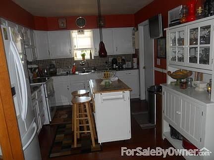 Kitchen
						:
						Island (movable, on wheels)