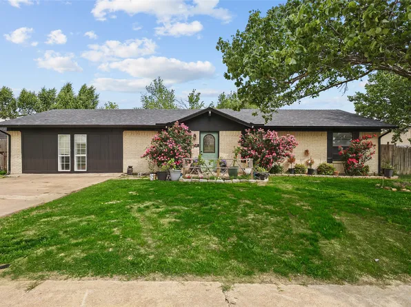 802 S Western Hills Dr, Howe, TX 75459