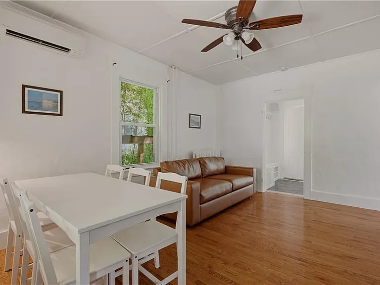21 Clinton Ave — Photo 9