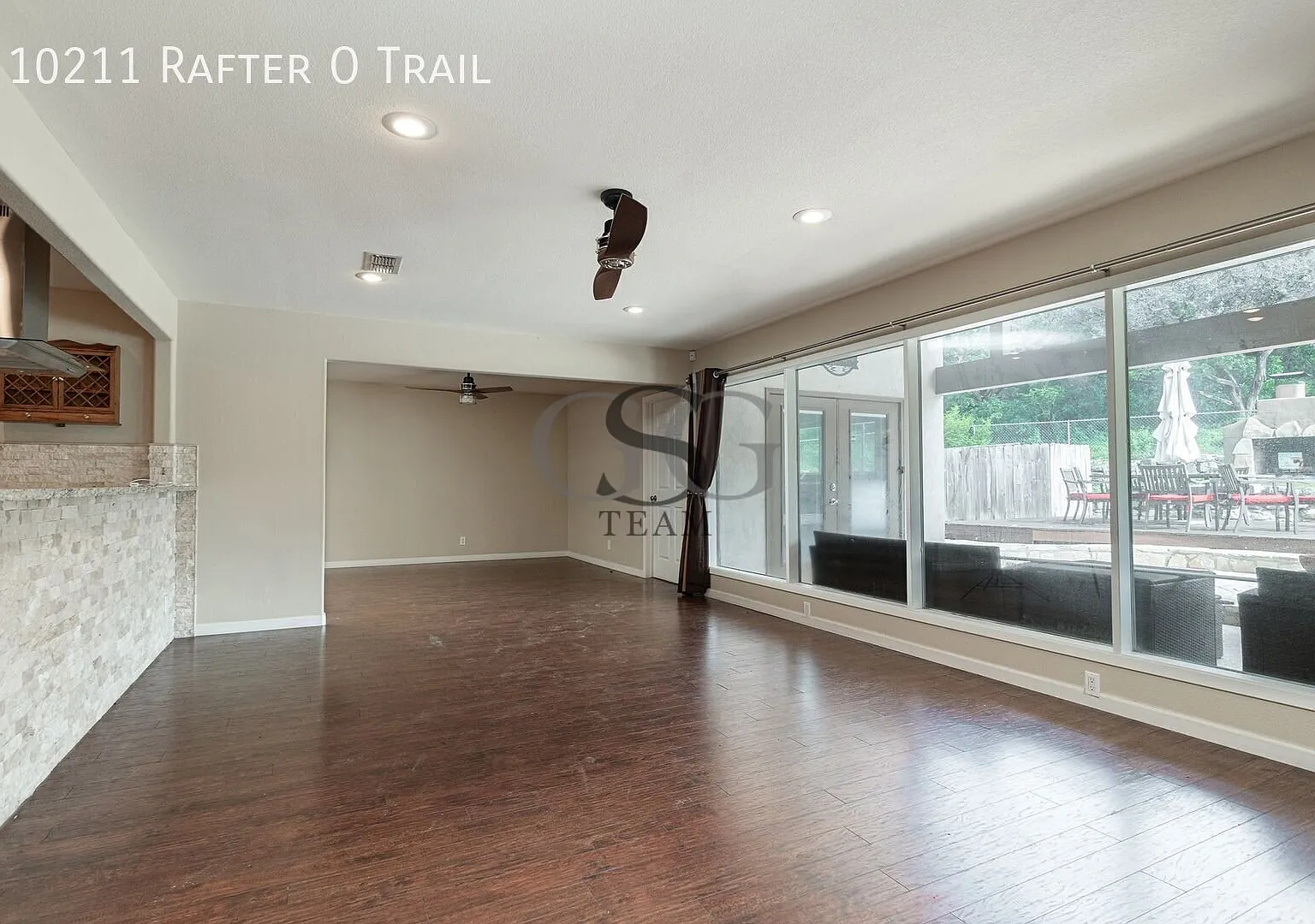Wonderful Home with Swimming Pool! — Photo 3