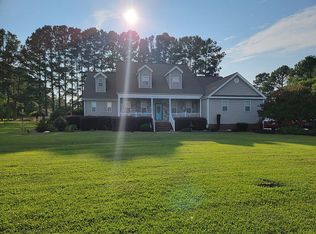 1412 Devon Dr, Grimesland, NC 27837