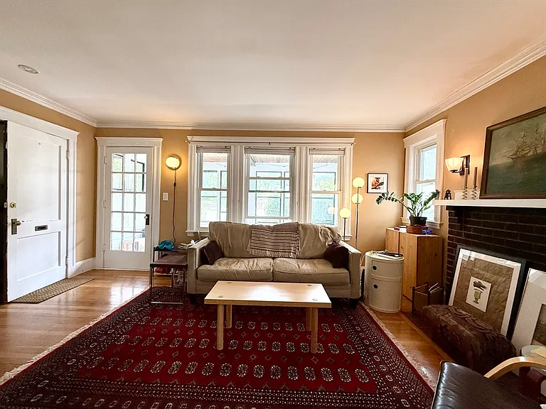 519 Belmont St #1 — Photo 3