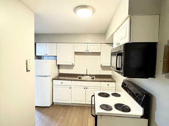 4th image of 1025 Brookline Blvd APT 4